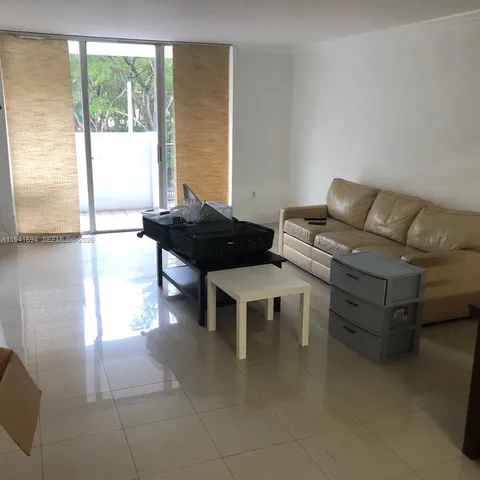 $1,950 | 2780 Northeast 183rd Street, Unit 211, Aventura, FL 33160