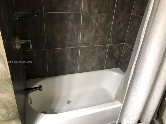 $1,950 | 2780 Northeast 183rd Street, Unit 211, Aventura, FL 33160