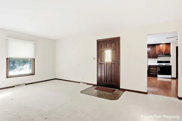 $385,000 | 26140 Ann Court, Wauconda, IL 60084