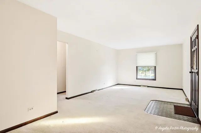 $385,000 | 26140 Ann Court, Wauconda, IL 60084