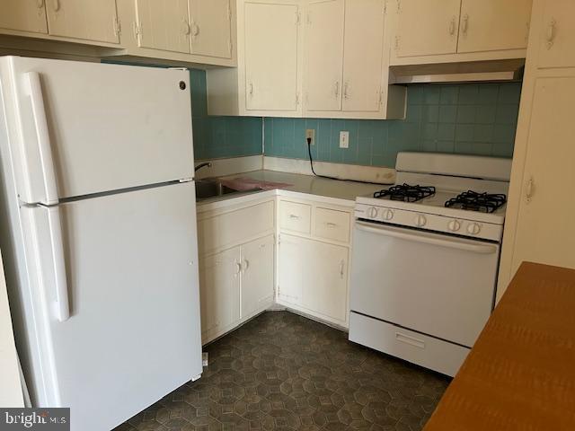 386 Beverly Boulevard, Unit B Upper Darby, PA 19082 - Photo 4 of 7 a white refrigerator freezer and a stove sitting inside of a kitchen