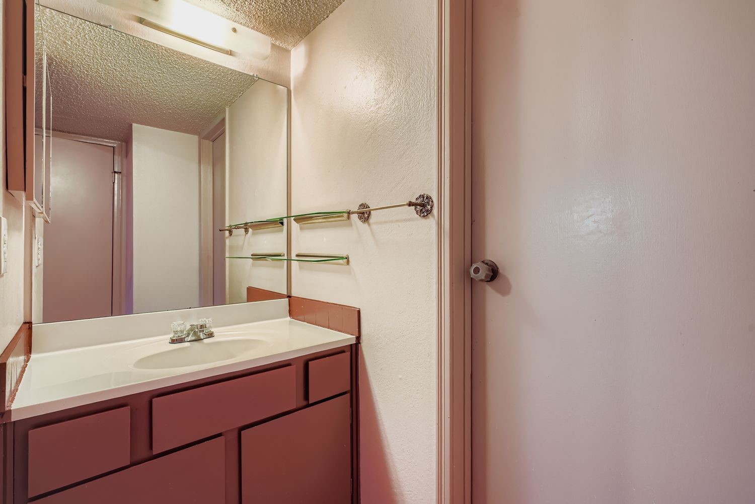 3100 Jeanetta Street, Unit 602 Houston, TX 77063 - Photo 22 of 34 a bathroom with a sink and mirror