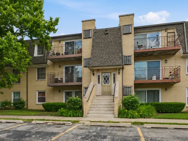 $188,000 | 814 North River Road, Unit 3B, Mount Prospect, IL 60056