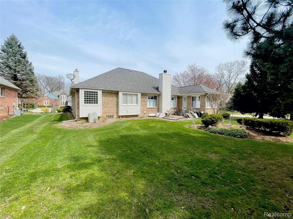 560 Misty Brook Lane Rochester Hills, MI 48307 - Photo 4 of 42