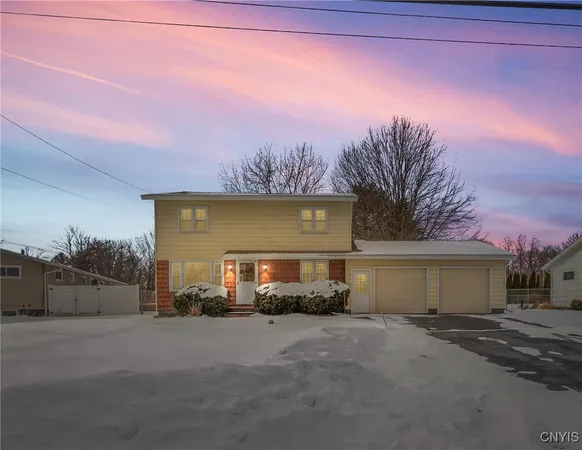 $275,000 | 7297 Greenbriar Road, Cicero, NY 13212