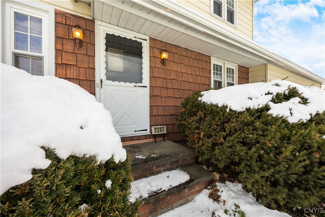 7297 Greenbriar Road Cicero, NY 13212 - Photo 4 of 35