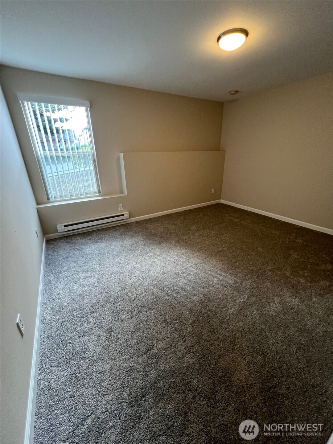 3326 Lombard Avenue, Unit 3 Everett, WA 98201 - Photo 9 of 10 an empty room with windows