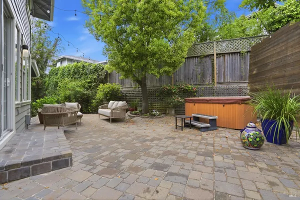 $1,695,000 | 11 Red Oak Court, Novato, CA 94949