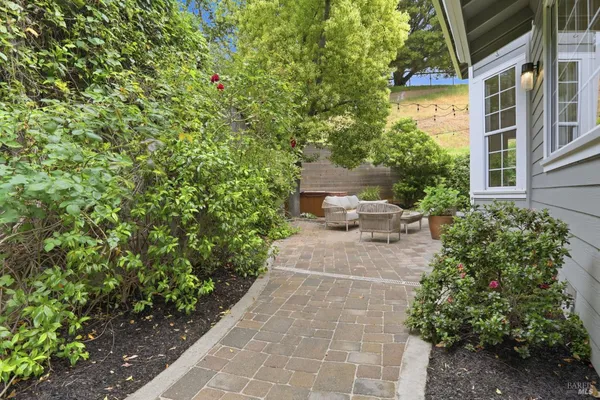 $1,695,000 | 11 Red Oak Court, Novato, CA 94949