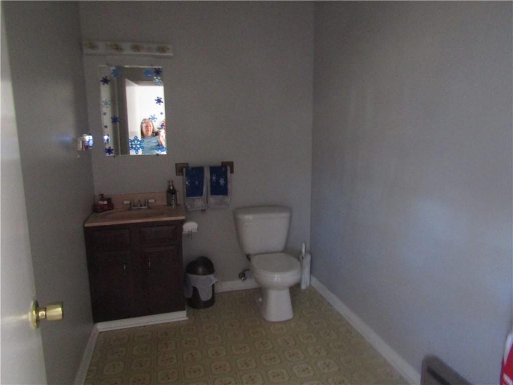 204 Castile Ridge Road Marianna, PA 15345 - Photo 5 of 17 a bathroom with a toilet