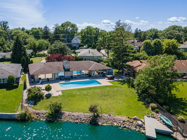 $1,200,000 | 1866 Berry Lane, Des Plaines, IL 60018