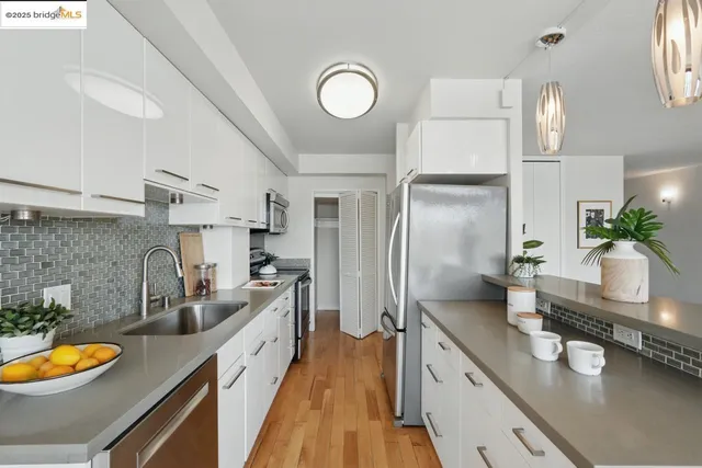 $575,000 | 1555 Lakeside Drive, Unit 191, Oakland, CA 94612