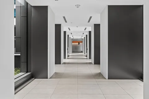 $1,660,000 | 133 Seaport Boulevard, Unit U1017, Boston, MA 02210