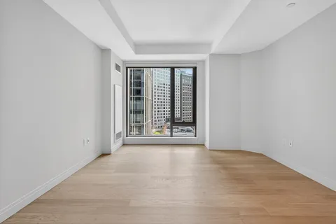 $1,660,000 | 133 Seaport Boulevard, Unit U1017, Boston, MA 02210