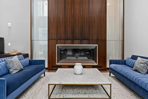 $1,660,000 | 133 Seaport Boulevard, Unit U1017, Boston, MA 02210