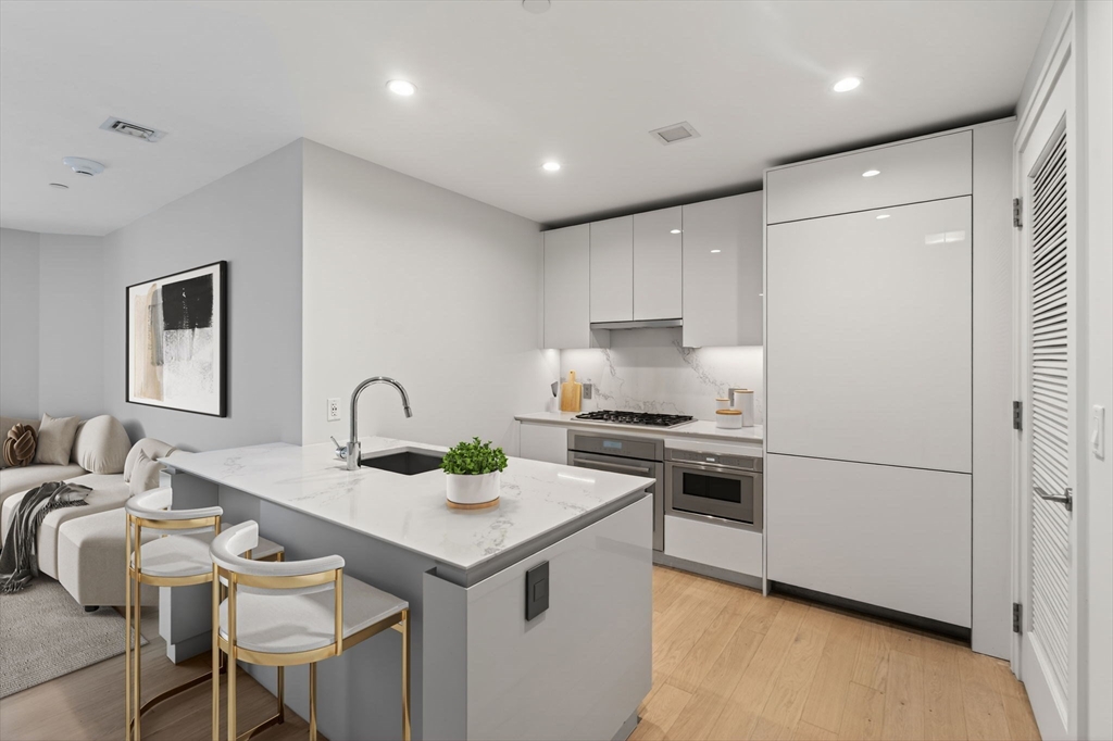 133 Seaport Boulevard, Unit 1017 Boston, MA 02210 - Photo 5 of 28
