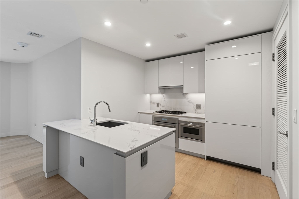 133 Seaport Boulevard, Unit 1017 Boston, MA 02210 - Photo 6 of 28