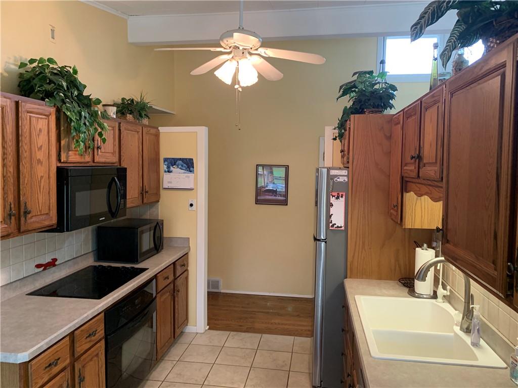 490 Robertson Road Hermitage, PA 16148 - Photo 2 of 22 Gallery Image 2