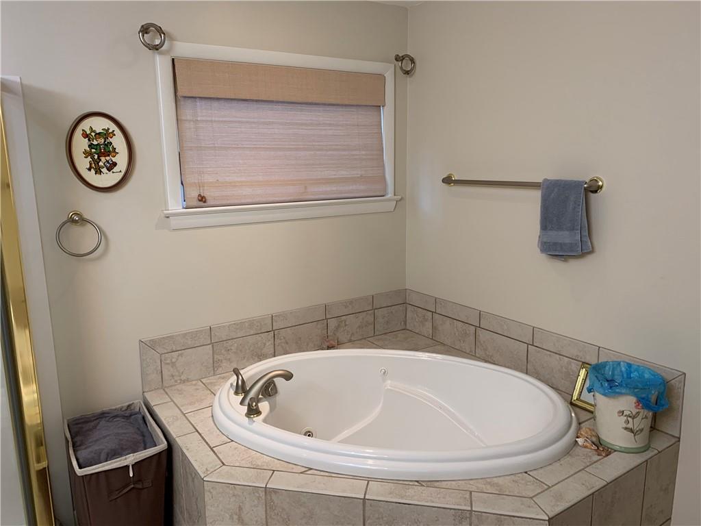 490 Robertson Road Hermitage, PA 16148 - Photo 11 of 22 Gallery Image 11