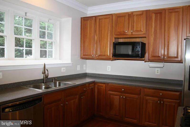 6251 Willowfield Way Springfield, VA 22150 - Photo 5 of 30 Kitchen2