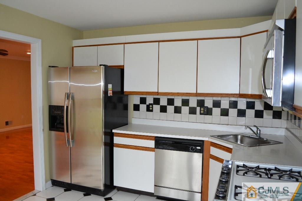 18 Rice Run East Brunswick, NJ 08816 - Photo 5 of 10 Gallery Image 5