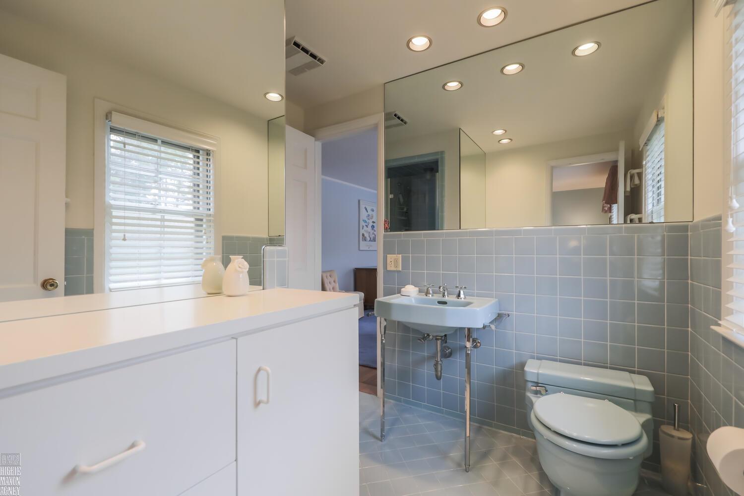 161 Vendome Road Grosse Pointe, MI 48236 - Photo 37 of 64 50138023-0ddadddb-cb30-459a-8794-d4dcf380720d.JPG