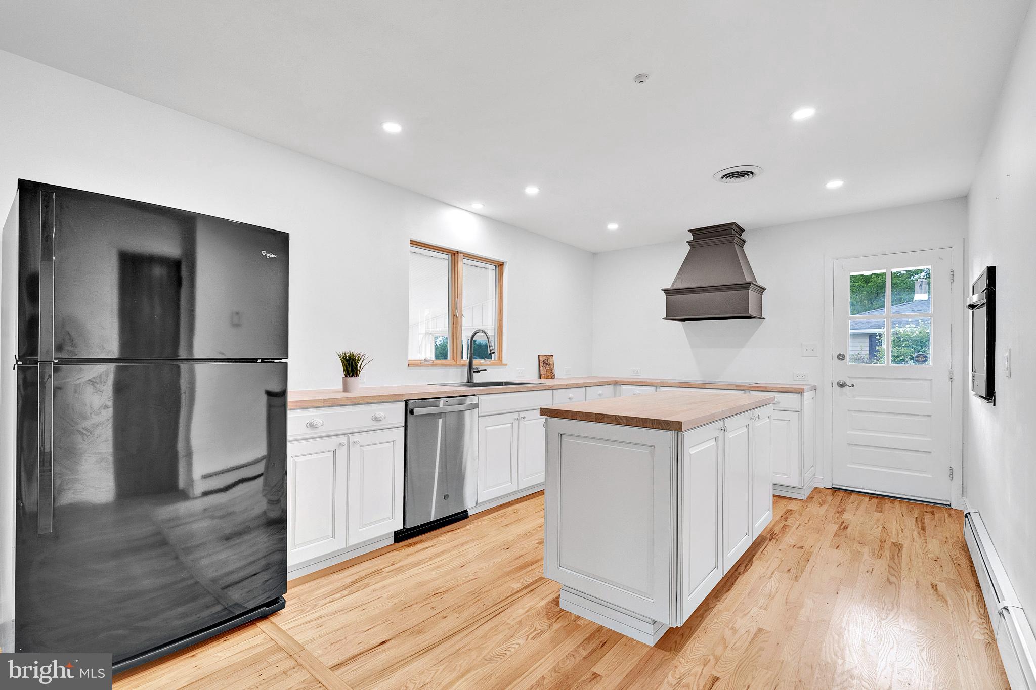 86 Woosamonsa Road Pennington, NJ 08534 - Photo 12 of 57