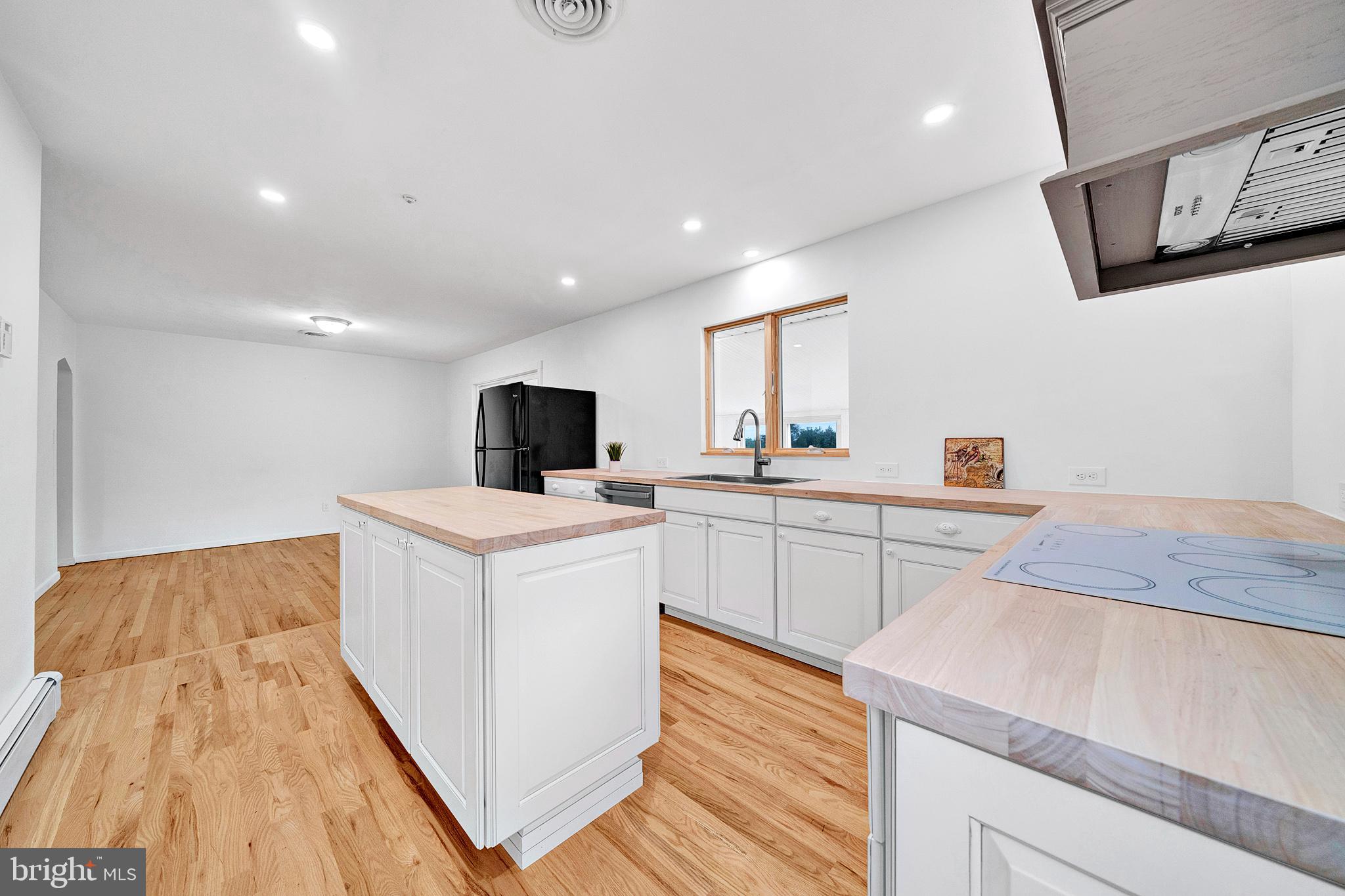 86 Woosamonsa Road Pennington, NJ 08534 - Photo 14 of 57