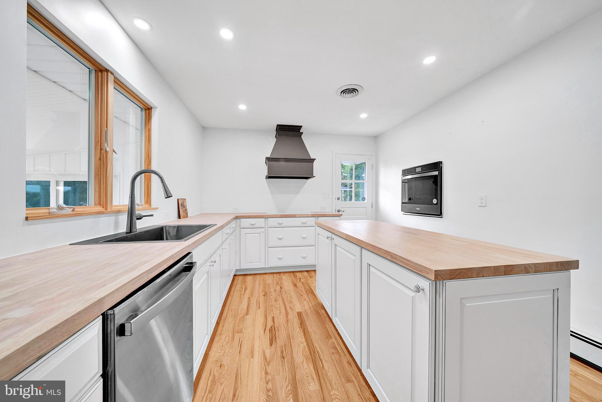 86 Woosamonsa Road Pennington, NJ 08534 - Photo 15 of 57