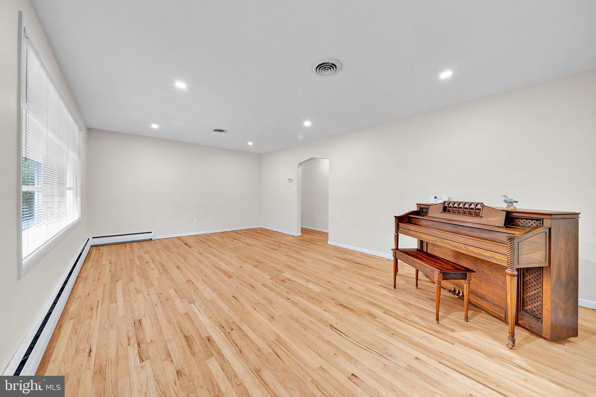 86 Woosamonsa Road Pennington, NJ 08534 - Photo 6 of 57