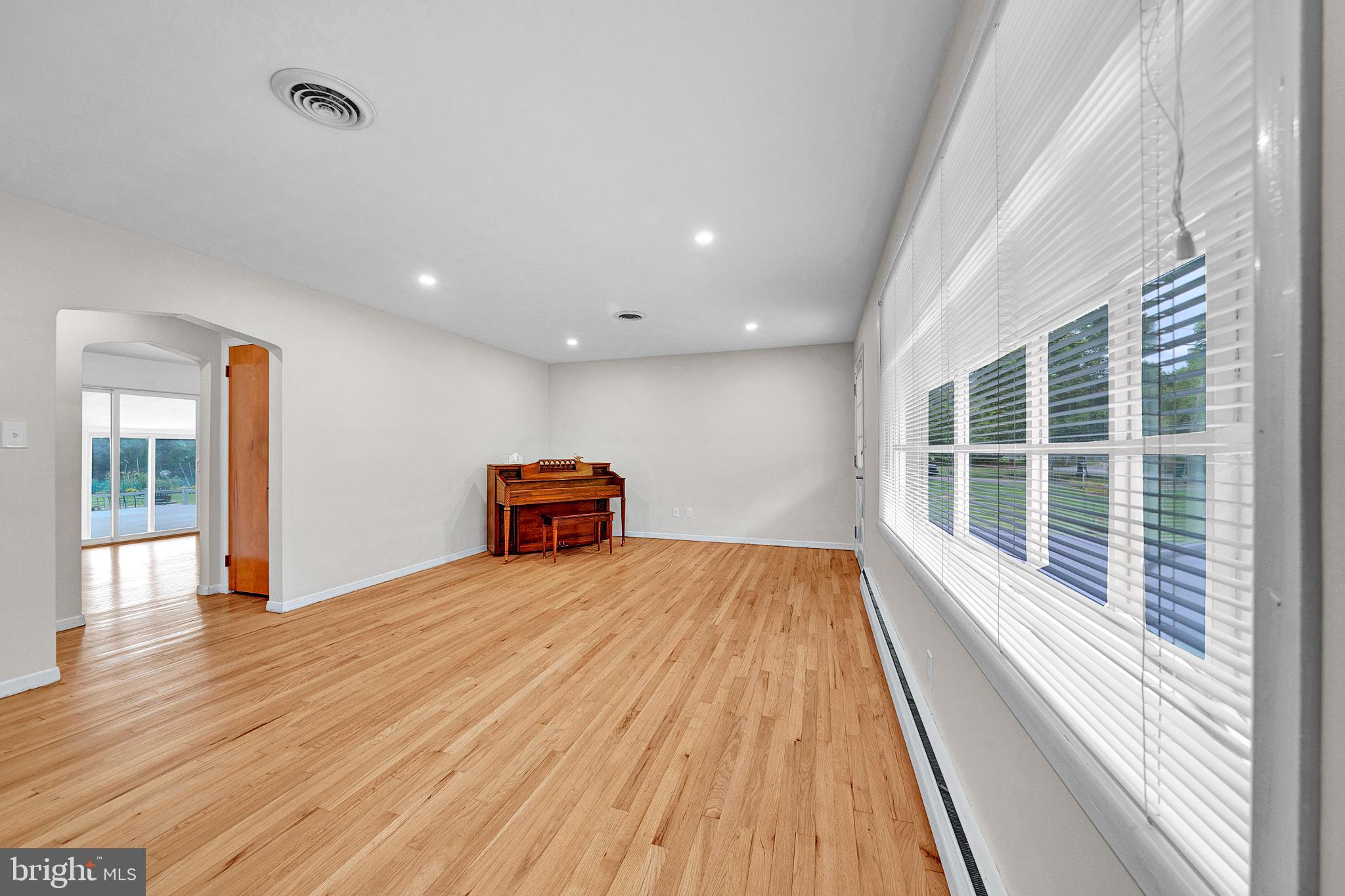 86 Woosamonsa Road Pennington, NJ 08534 - Photo 7 of 57