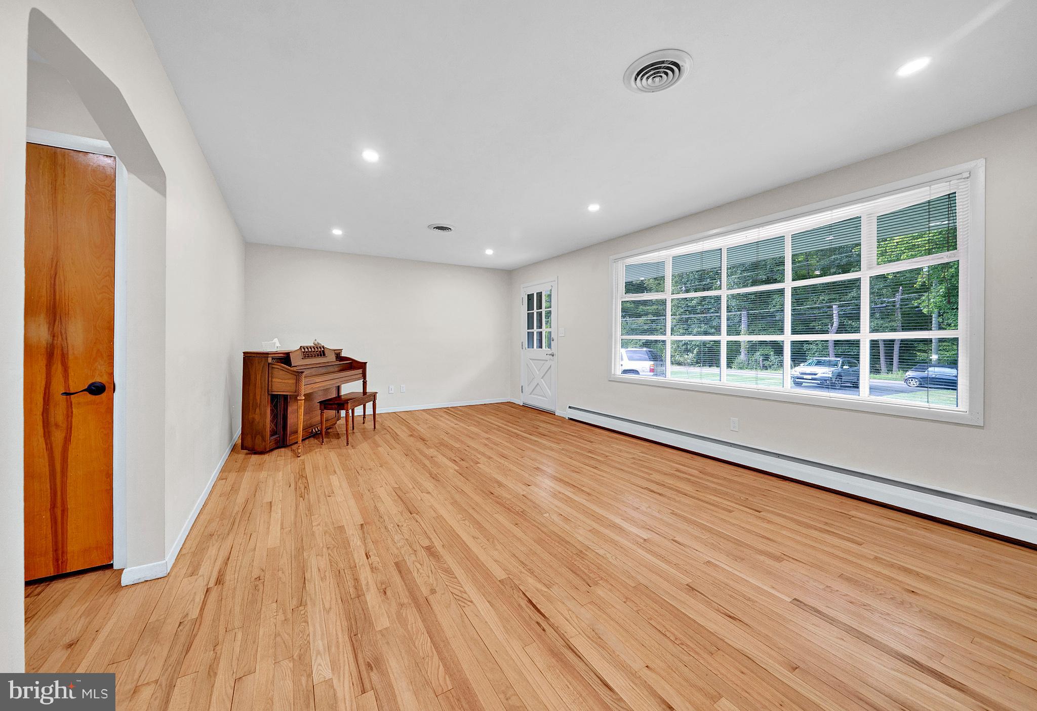 86 Woosamonsa Road Pennington, NJ 08534 - Photo 8 of 57