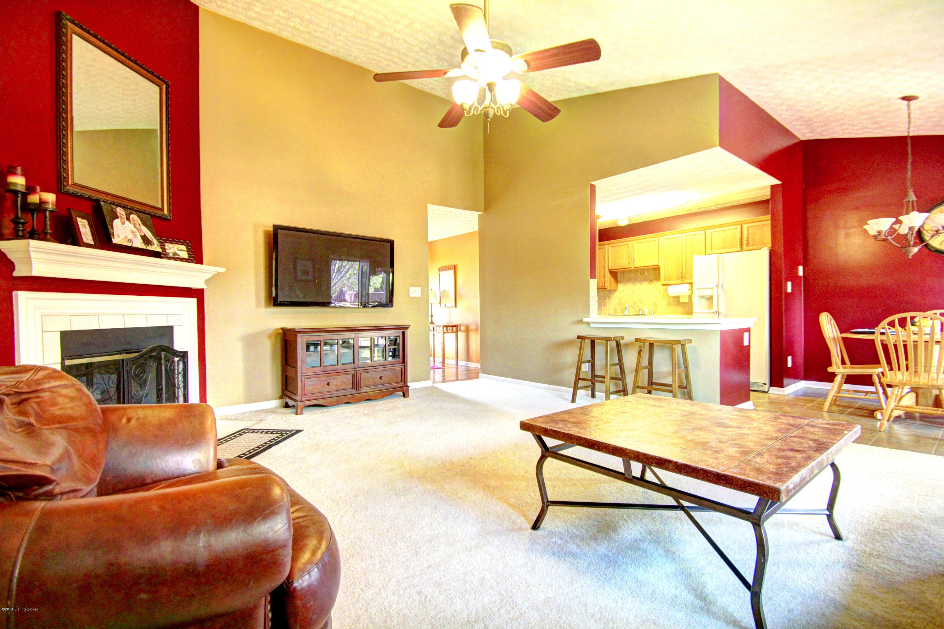 7233 Quindero Run Road Louisville, KY 40228 - Photo 5 of 36 Living Room