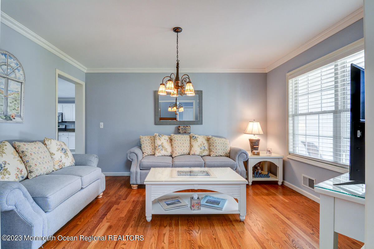 608 Shadow Way Brick, NJ 08724 - Photo 5 of 45 010 - Small