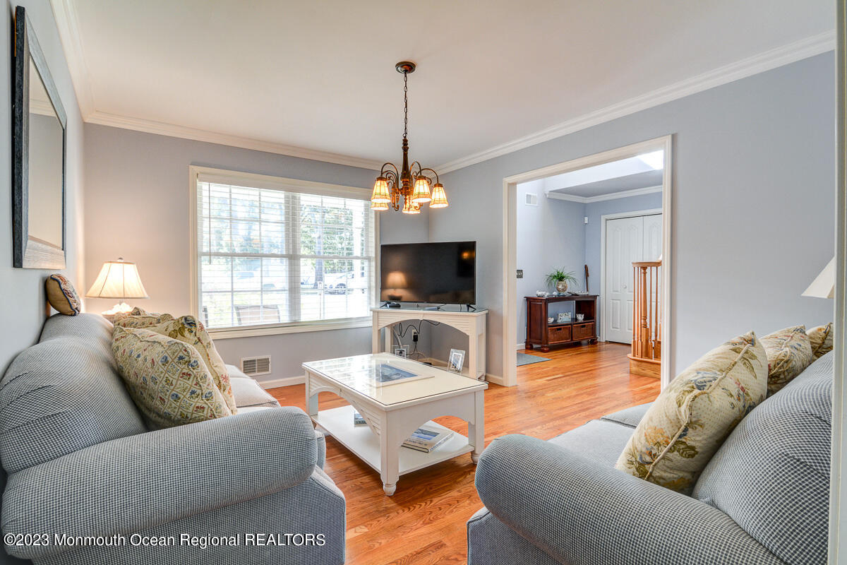608 Shadow Way Brick, NJ 08724 - Photo 6 of 45 011 - Small