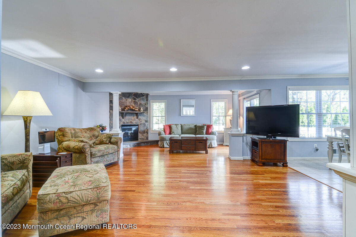 608 Shadow Way Brick, NJ 08724 - Photo 7 of 45 012 - Small