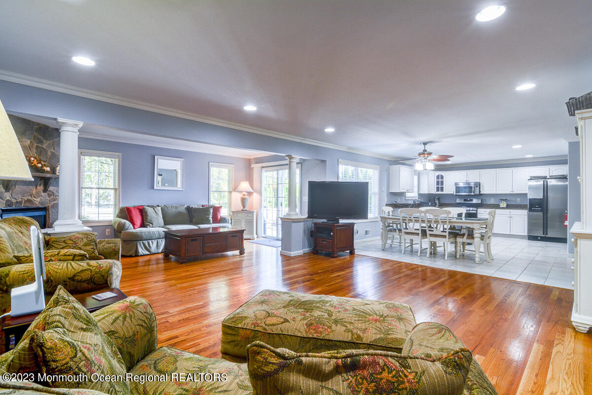 608 Shadow Way Brick, NJ 08724 - Photo 9 of 45 014 - Small