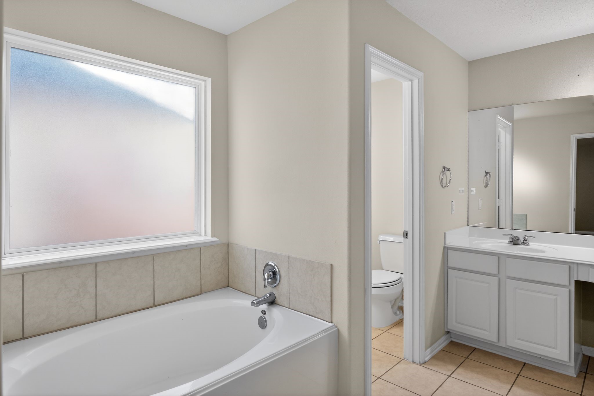 4938 Yearling Ridge Court Katy, TX 77449 - Photo 15 of 29 a bathroom with a tub sink and mirror