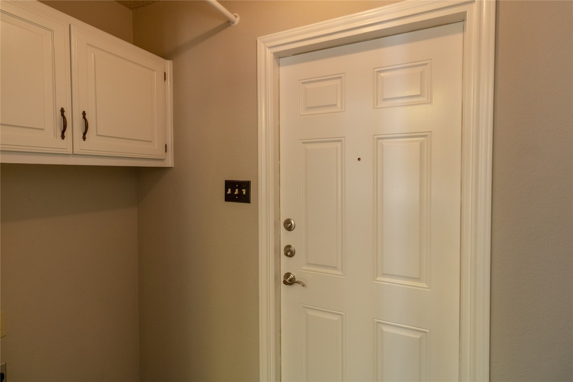5839 Secrest Drive Austin, TX 78759 - Photo 26 of 34 View of washroom