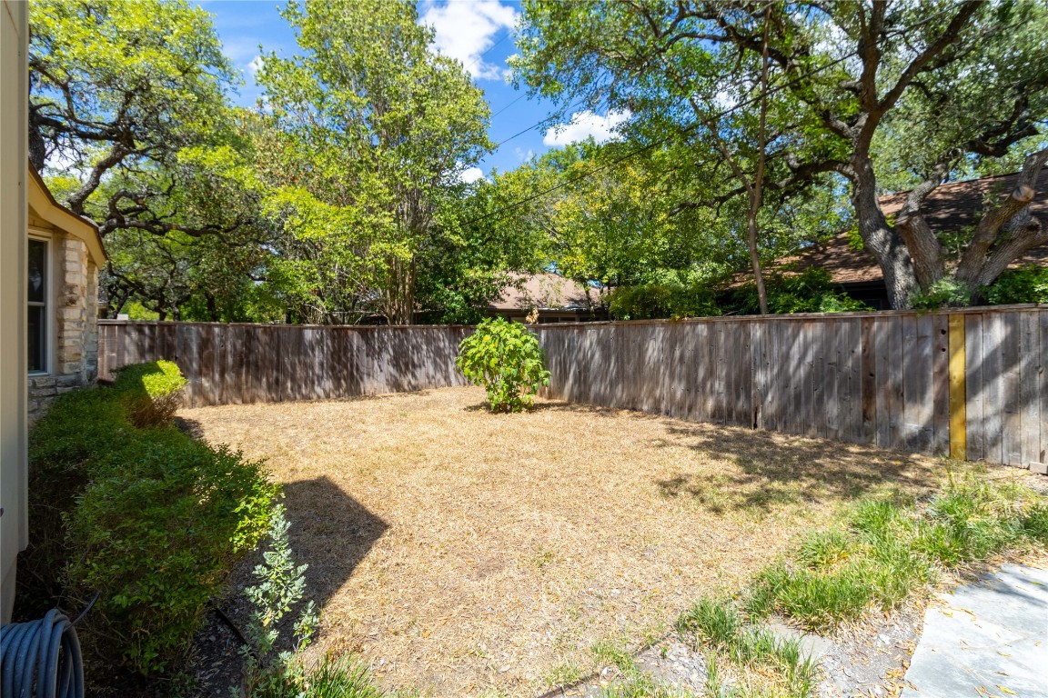 5839 Secrest Drive Austin, TX 78759 - Photo 27 of 34 View of fenced backyard