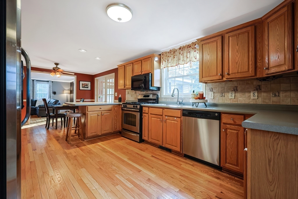 72 Sheldon Street Methuen, MA 01844 - Photo 6 of 42