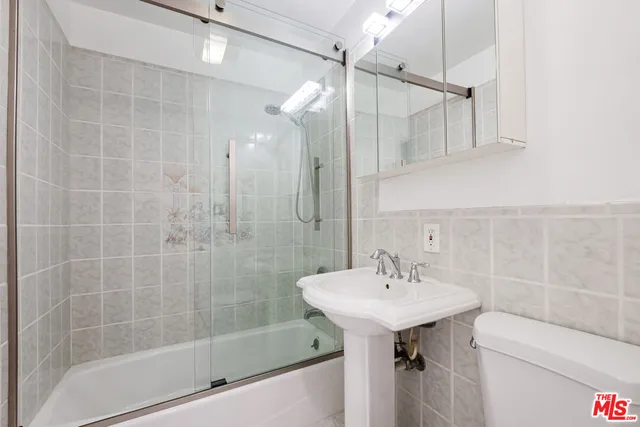 $1,215,000 | 5822 Lindley Avenue, Encino, CA 91316