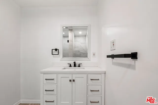 $1,215,000 | 5822 Lindley Avenue, Encino, CA 91316