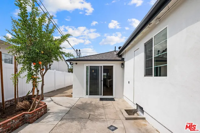 $1,215,000 | 5822 Lindley Avenue, Encino, CA 91316