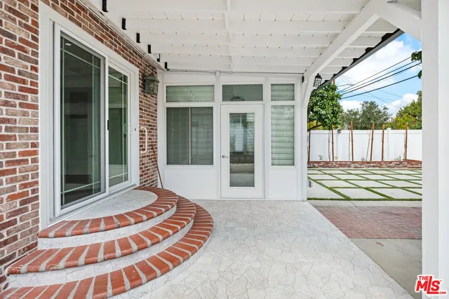 $1,215,000 | 5822 Lindley Avenue, Encino, CA 91316