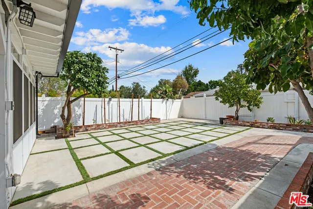 $1,215,000 | 5822 Lindley Avenue, Encino, CA 91316