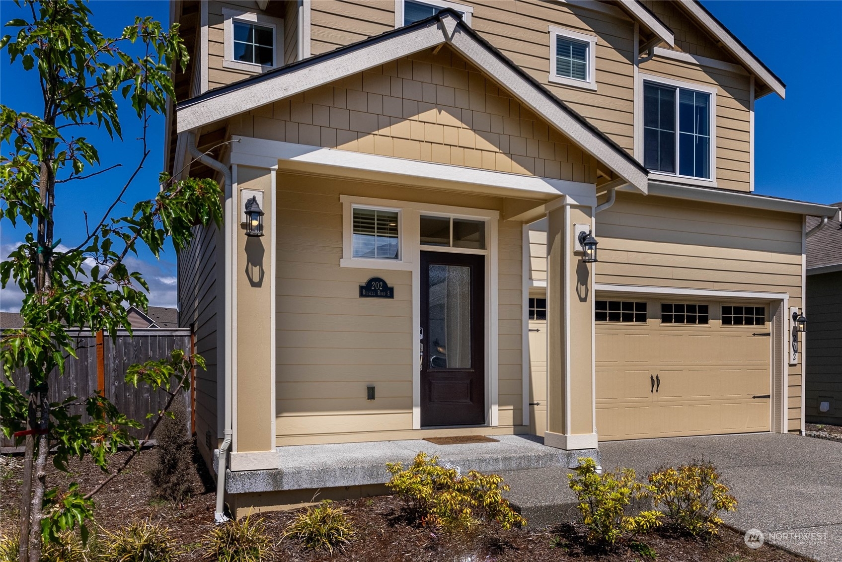 202 Russell Road Bremerton, WA 98312 - Photo 3 of 32 Gallery Image 3