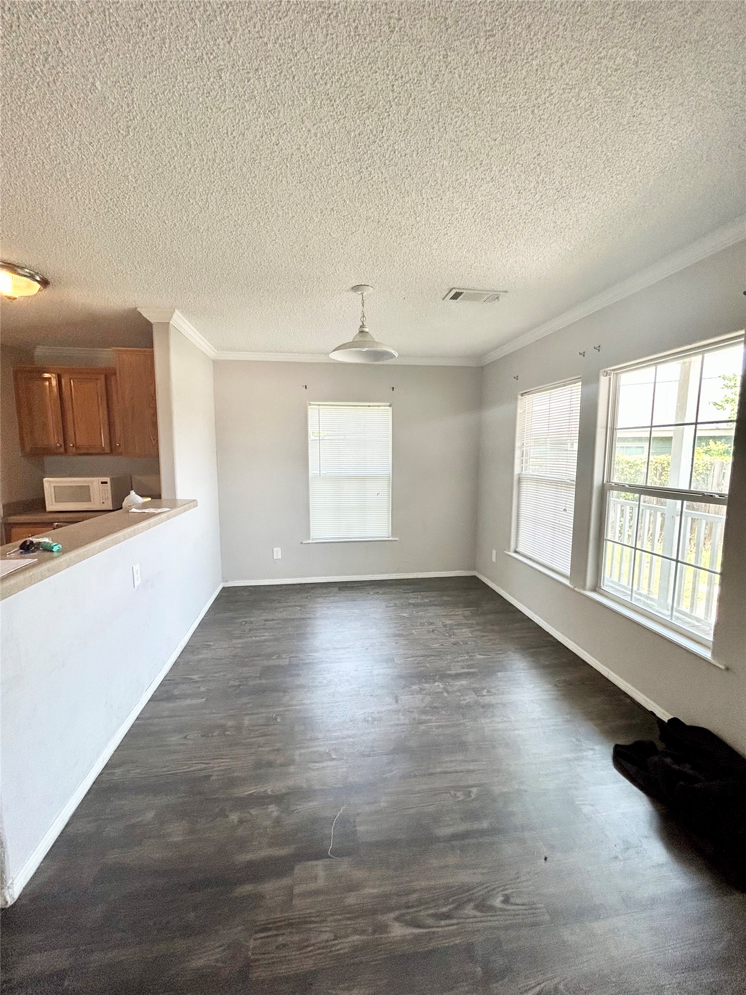 138 Varsity Circle Huntsville, TX 77340 - Photo 7 of 12