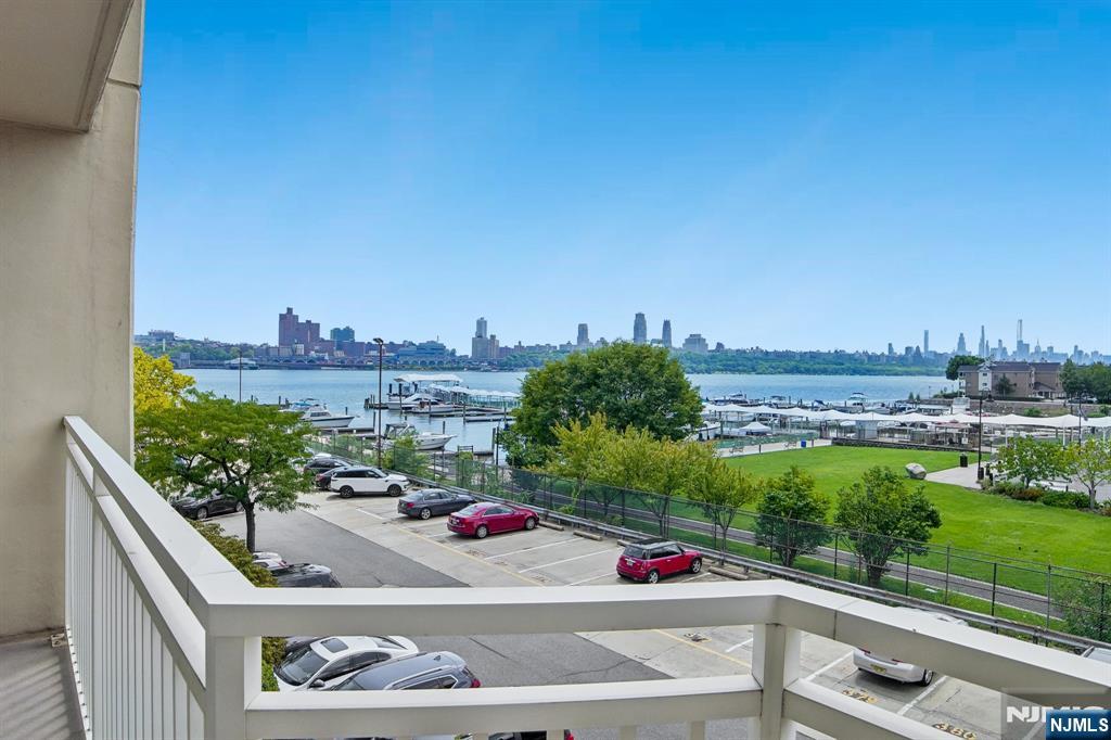 1055 River Road, Unit 312 Edgewater, NJ 07020 - Photo 28 of 47 Gallery Image 28