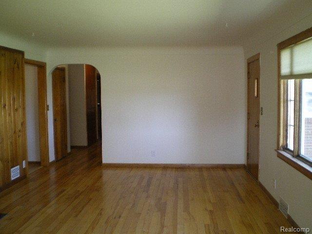1561 Sisson Road Imlay City, MI 48444 - Photo 9 of 25 living room.jpg